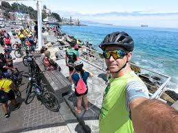 Are there any bike tours available in Valparaíso