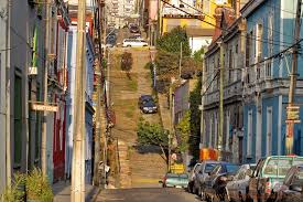 Where can I find street art in Valparaíso